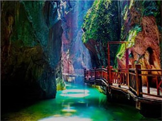 黃金周 ｜ 琉璃仙境！張家界朝陽(yáng)地縫提質(zhì)后重新開(kāi)放